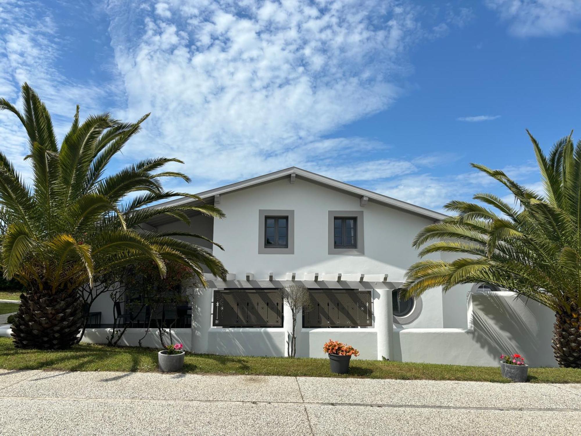 Villa Clara, Residence Face A L'Ocean Et Au Golf De Chiberta Anglet Exterior photo